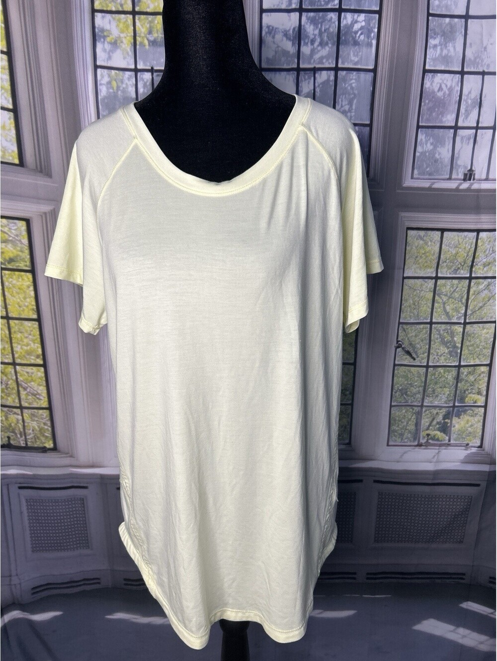 Women’s Light Yellow Tunic Top Large Soft Stretch Casual Short Sleeve Size Large